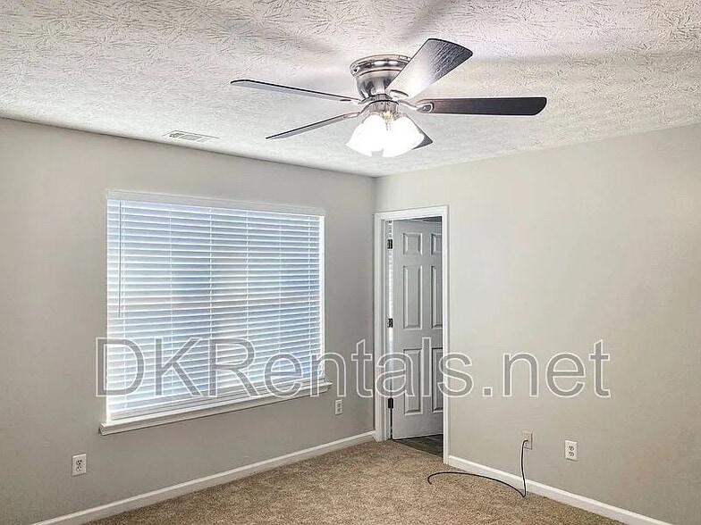 Building Photo - Room in Townhome on High Park Ln