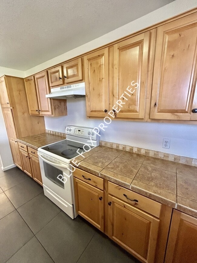 Building Photo - 6490 N Tierra De Las Catalinas