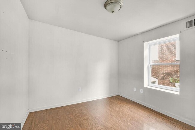 Building Photo - 1631 W Girard Ave