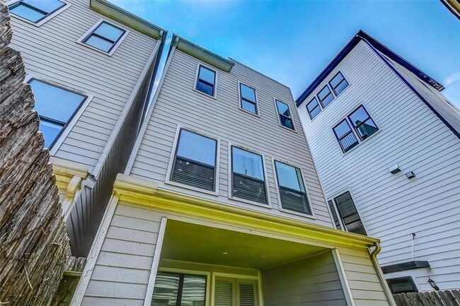 Building Photo - 714 Fargo St