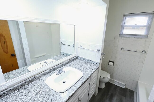 Building Photo - 1702 Leighton Ave