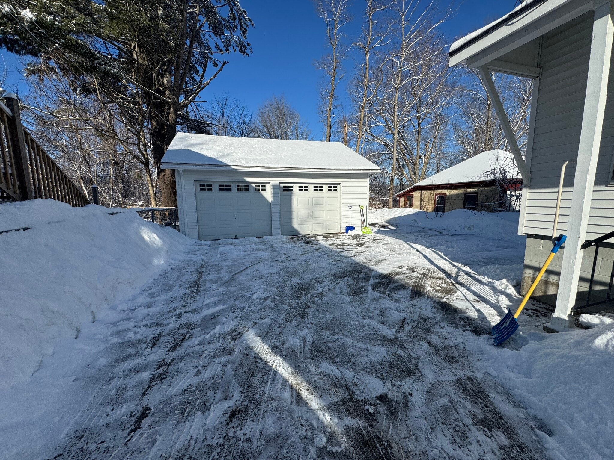 Building Photo - 10 Maple St