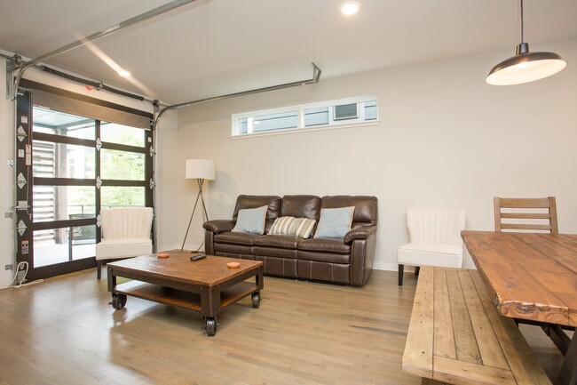 Building Photo - Beautifully Partially Furnished or Unfurni...