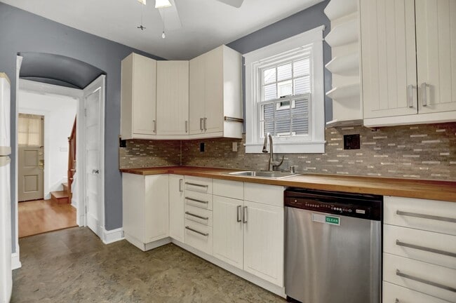Building Photo - Charming & Upgraded 3BR Home in Arbutus wi...