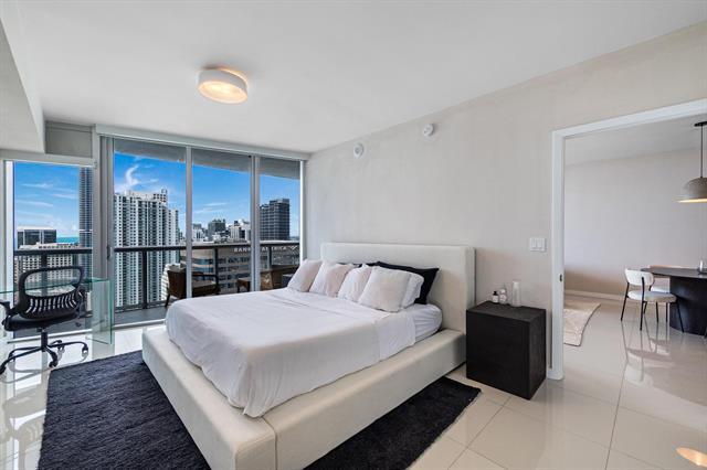 Building Photo - 495 Brickell Ave