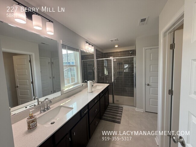 Building Photo - 227 Berry Ml Ln