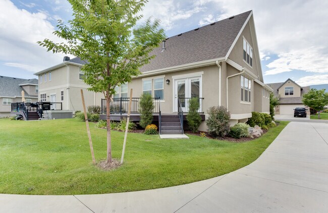 Building Photo - Mapleton Home