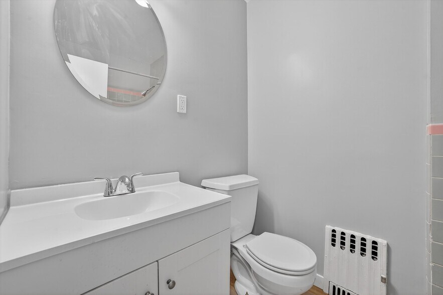 Building Photo - 4 Amackassin Ter