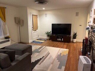 Building Photo - 1205 E State St