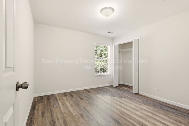 Building Photo - 5472 Shirley Jean Ct