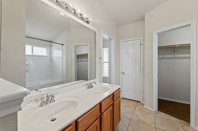 Building Photo - 4807 Golden Gate Dr