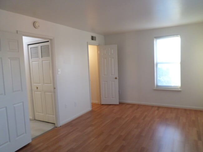 Building Photo - 1433 A St NE