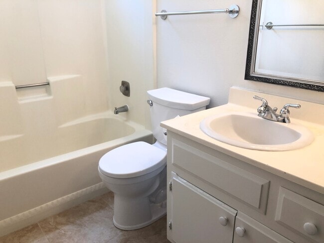 Building Photo - Adorable Oceanside Attached Home Ready Now!