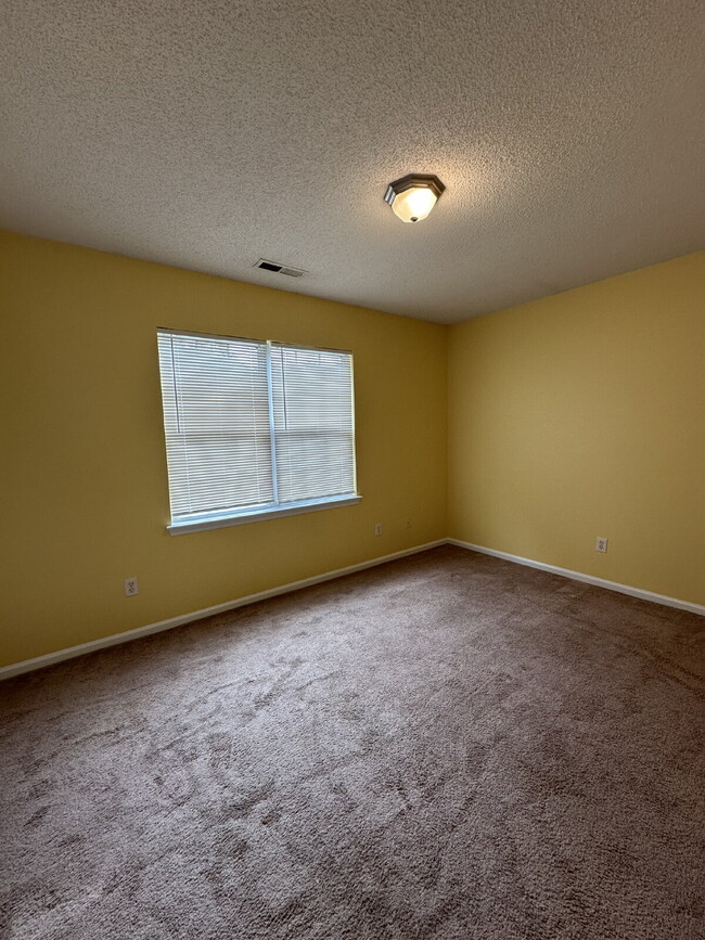 Building Photo - Nice 2 Bedroom Townhome - 1962 W, Brandymi...