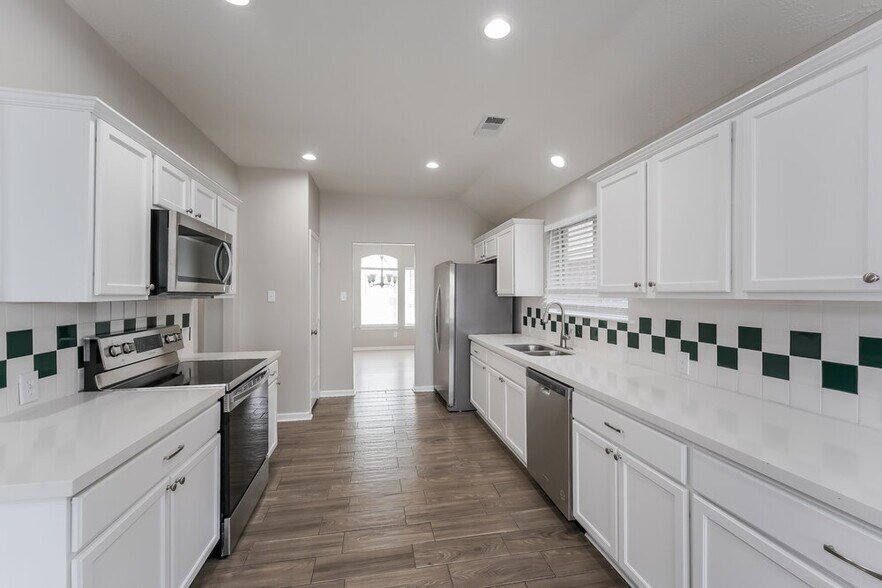 Building Photo - 18006 Oakmoss Hill Ct