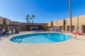 Building Photo - Move-in special $800.00