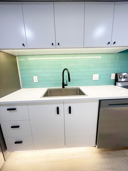 Kitchen - 491 S Otis St