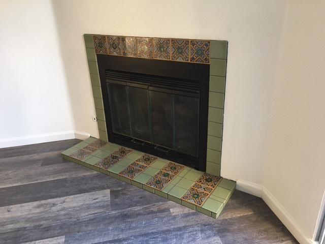 Wood-buring Fireplace - 1517 Grandon Ave