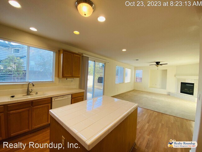 Building Photo - 4 br, 3 bath House - 6230 Ravenna Way