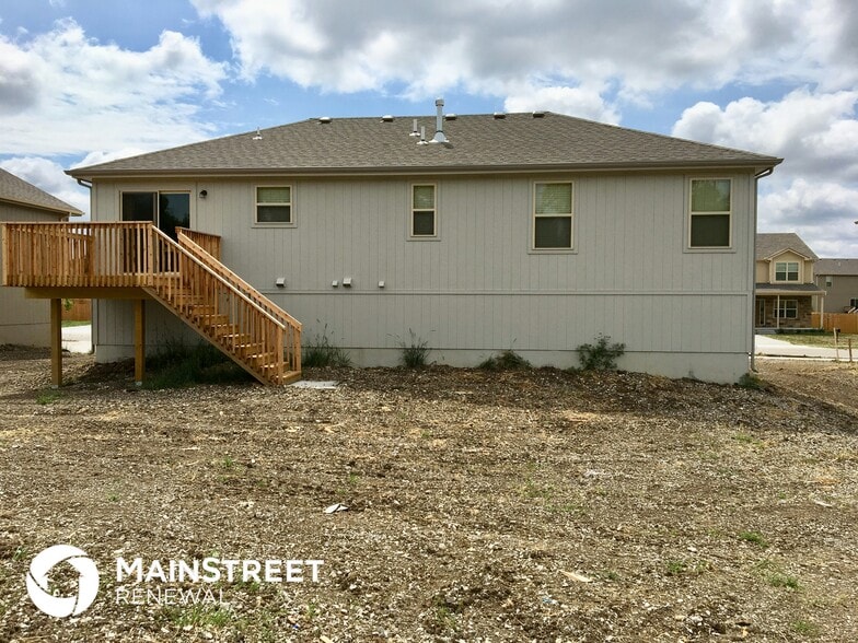 Building Photo - 516 S Poplar St