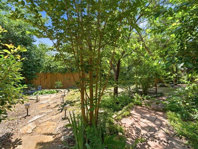 Building Photo - 1114 Churing Dr