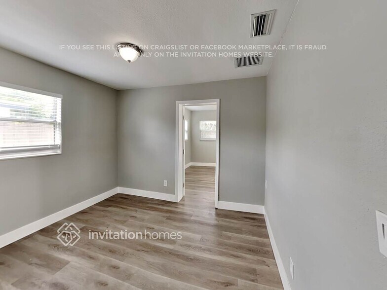 Building Photo - 310 93rd Ave N