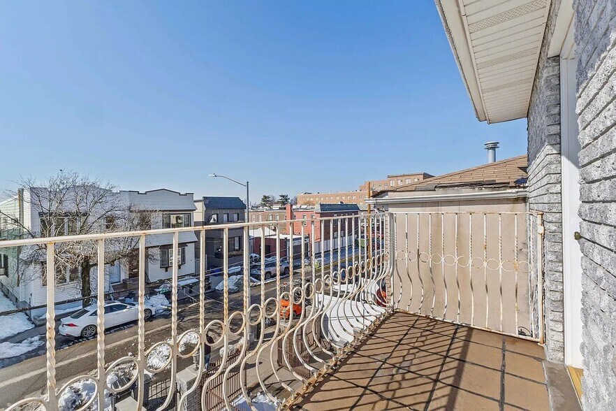 Building Photo - 60-63 60 Lane