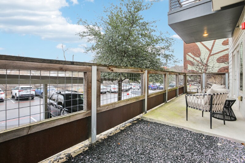 Building Photo - 2505 Thornton Rd