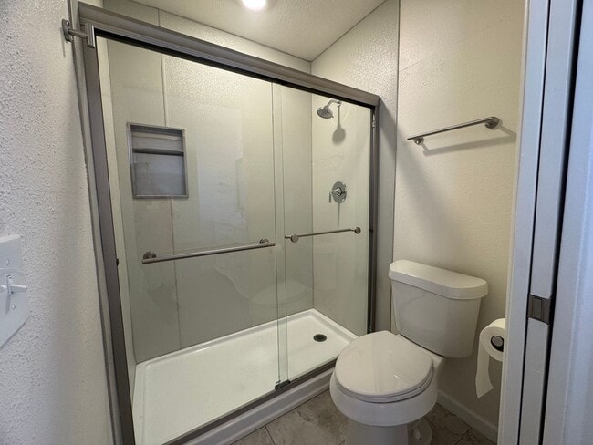 Building Photo - 507 S Lea Ave