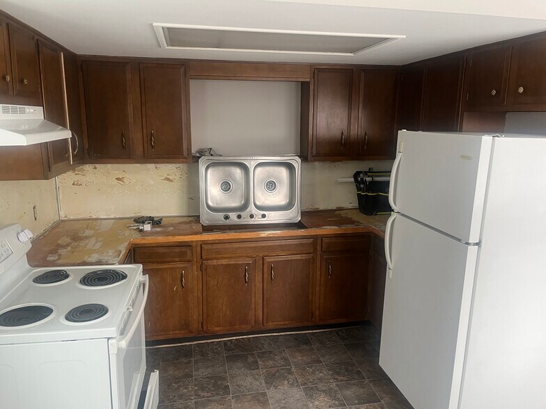 Building Photo - 91 E 19th St