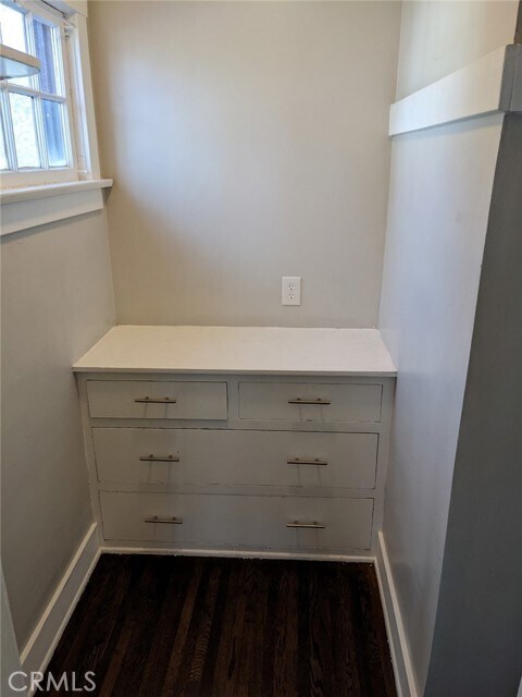 Building Photo - 1000 E 1st St