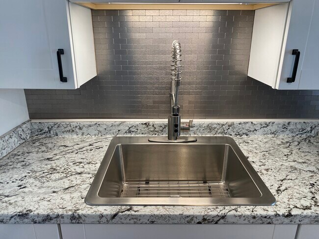 Building Photo - 54 Bridge St