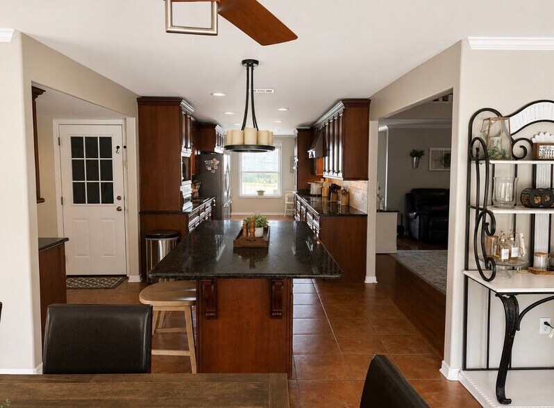 Building Photo - 15013 Nassau Cir W