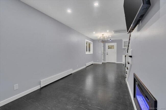 Building Photo - 21 Deepwood Dr