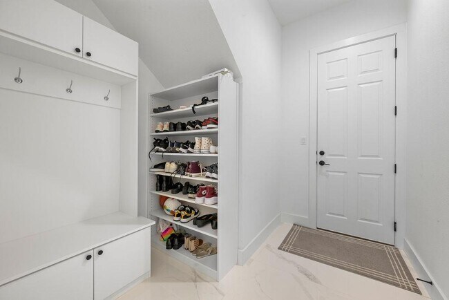 Building Photo - 3304 Belted Galloway St