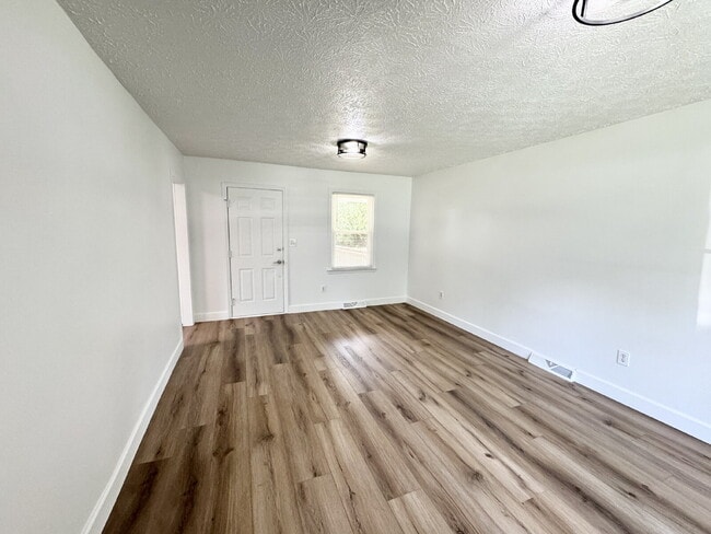 Building Photo - Easy living in Easley