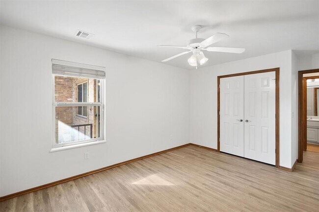 Building Photo - 2124 Trailwood Rd