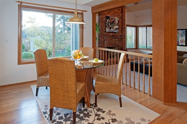 Building Photo - Elegant Forest Ridge Home in Bellevue