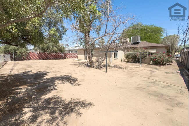 Building Photo - 4Bed/2Bath House at Glendale Ave/19th Ave! Ready for Immediate Move-In! – RV GATE! NO HOA!