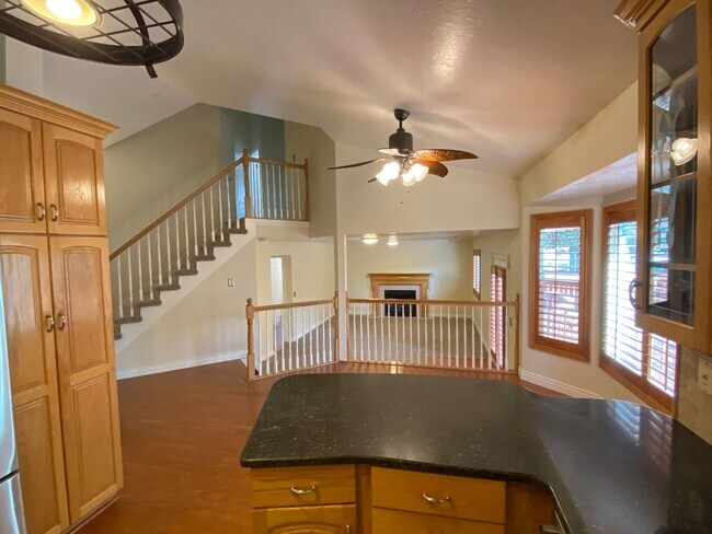 Building Photo - 4 Bed 2 1/2 Bath Home in Sandy