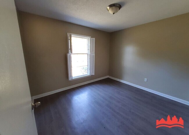 Building Photo - 5817 Lochmoor Ave