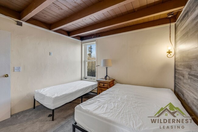 Building Photo - Treehouse Condo - 2 Bedroom/2 Bath Inviting Condo w/All Utilities On Bus Route