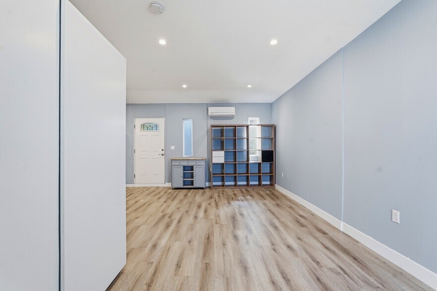 Building Photo - 5862 Beck Ave