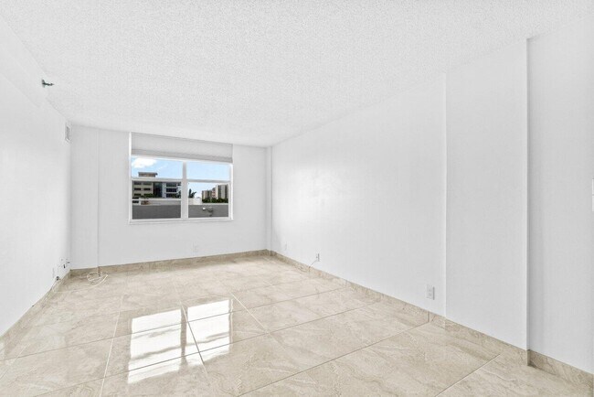 Building Photo - 4511 S Ocean Blvd