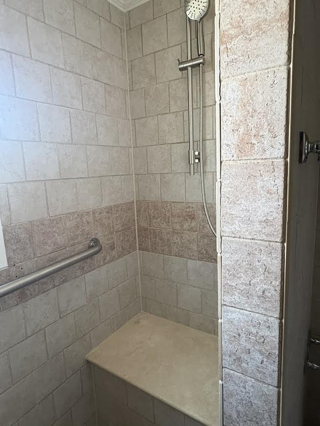 Shared Bathroom - 114 Greenway Blvd