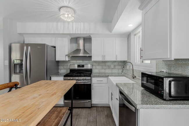 Building Photo - 1261 W La Jolla Dr