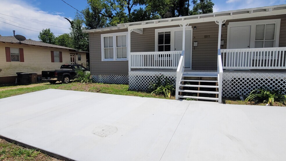 Building Photo - 1511 N Davis Hwy