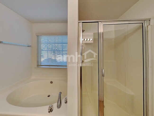 Building Photo - 5147 Scenic View Rd