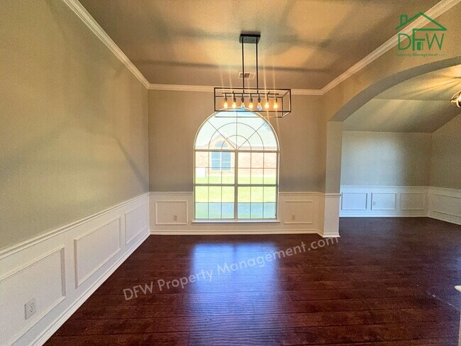Building Photo - Spacious DeSoto 4-Bed - Fenced Yard, Fireplace, 2-Car Garage