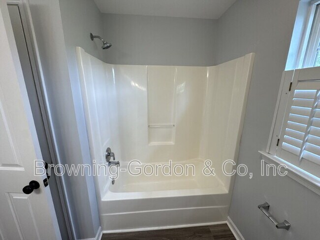 Building Photo - 212 Claybrook Ln
